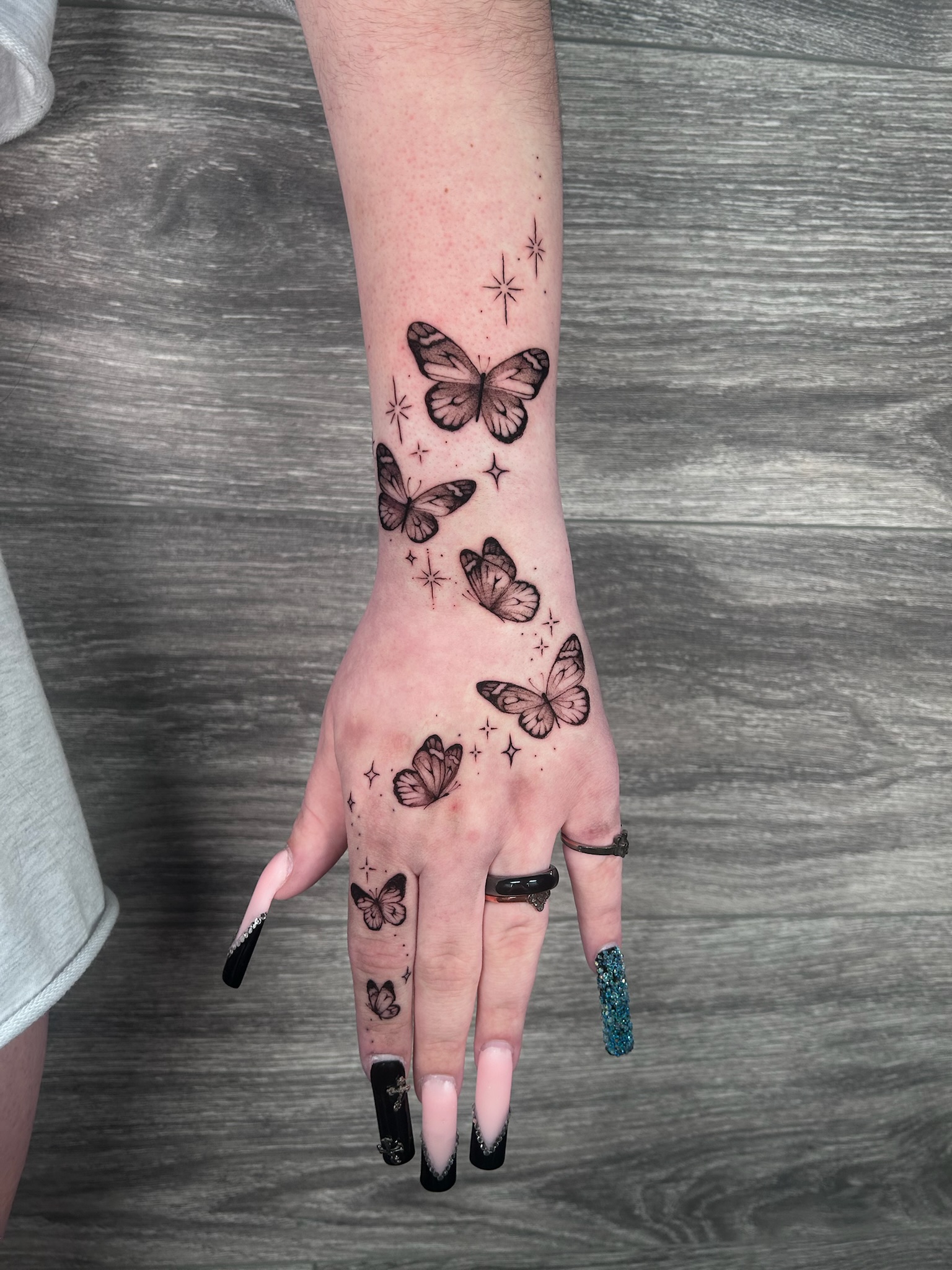 bg fineline butterflies