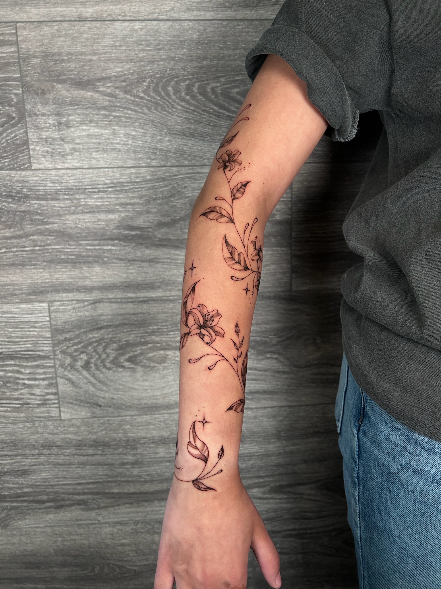 bg fineline illustrative flowervine