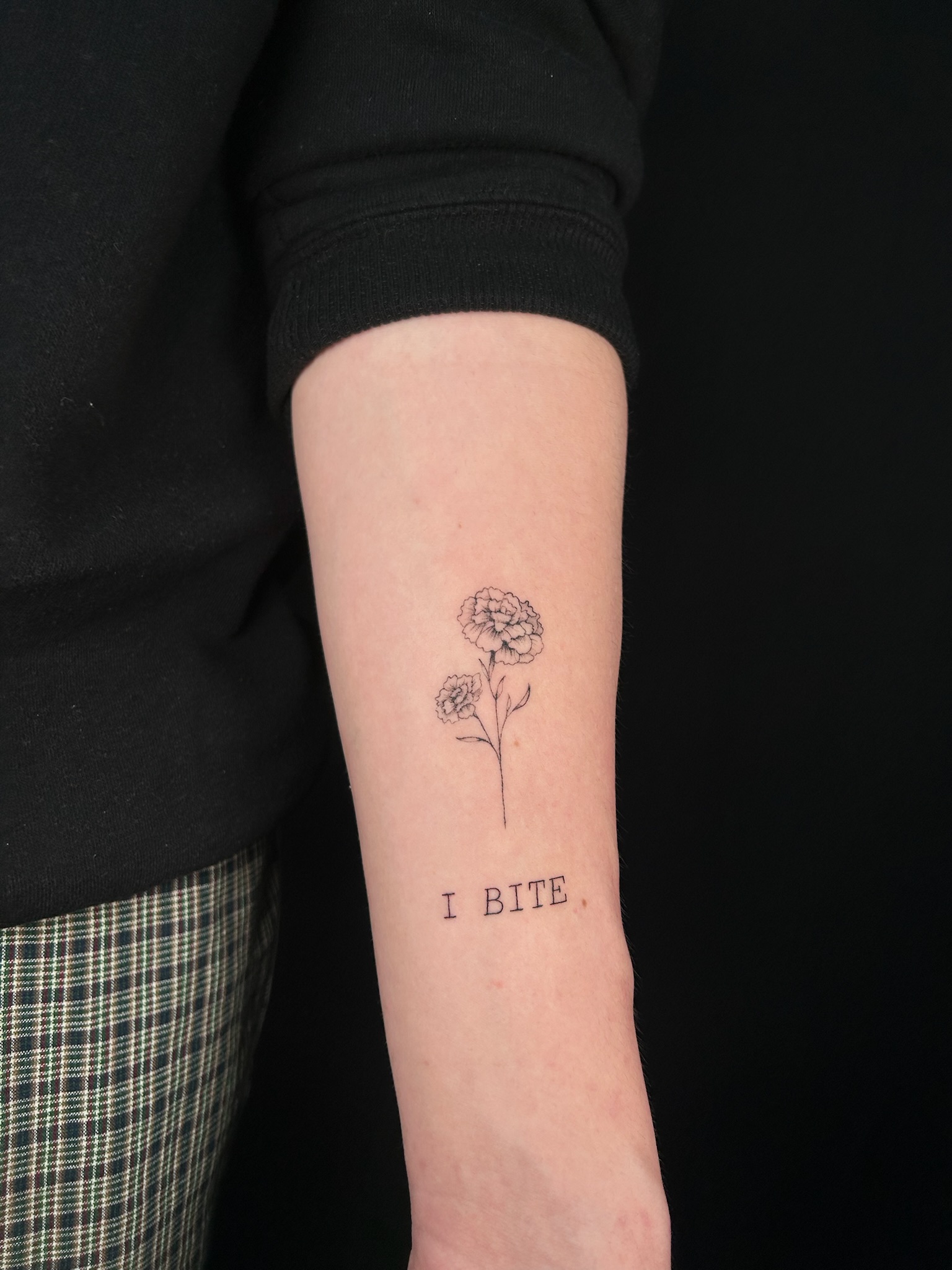 bg fineline lettering floweribite