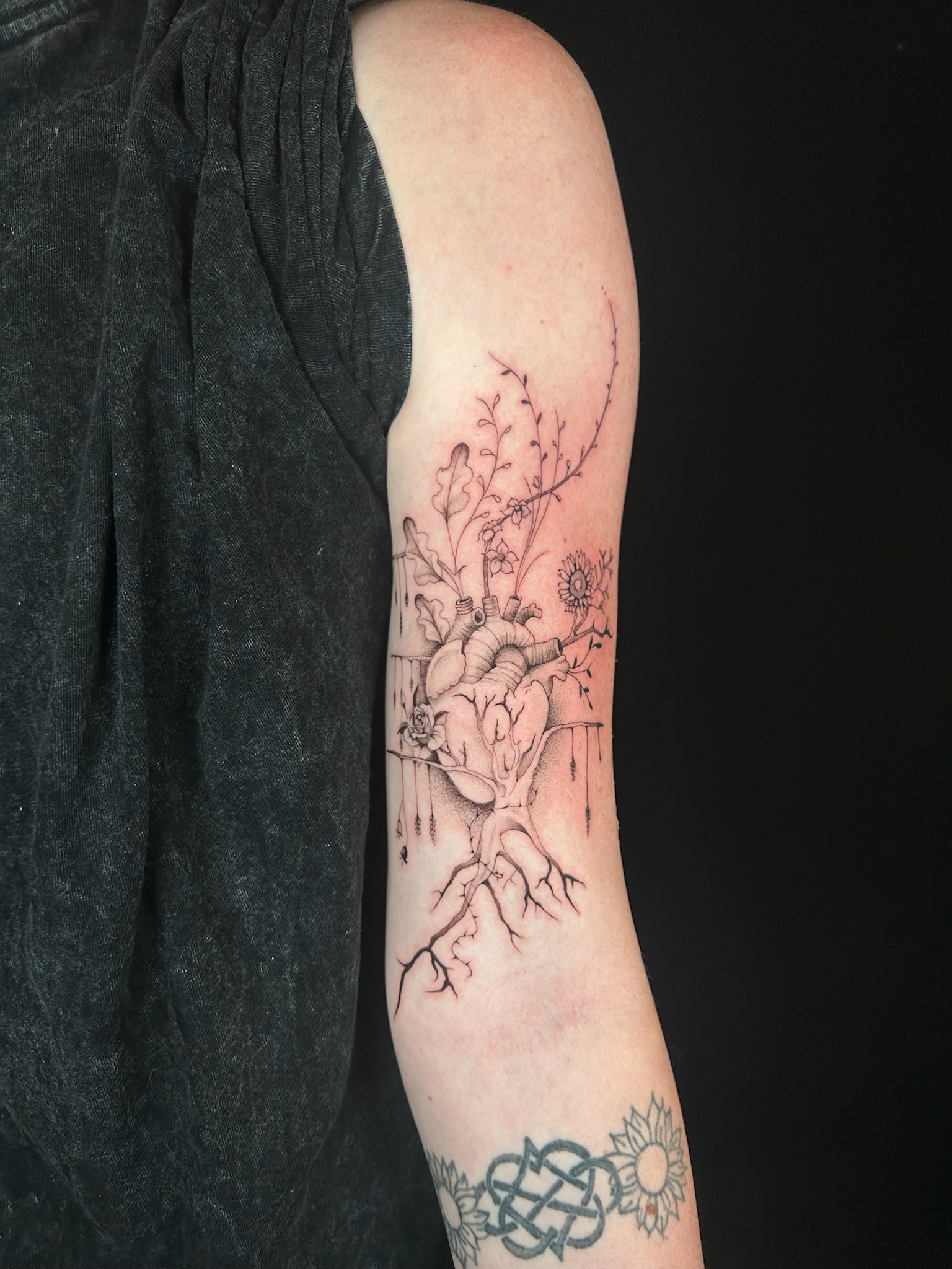 bg surrealism fineline heartwithflowers