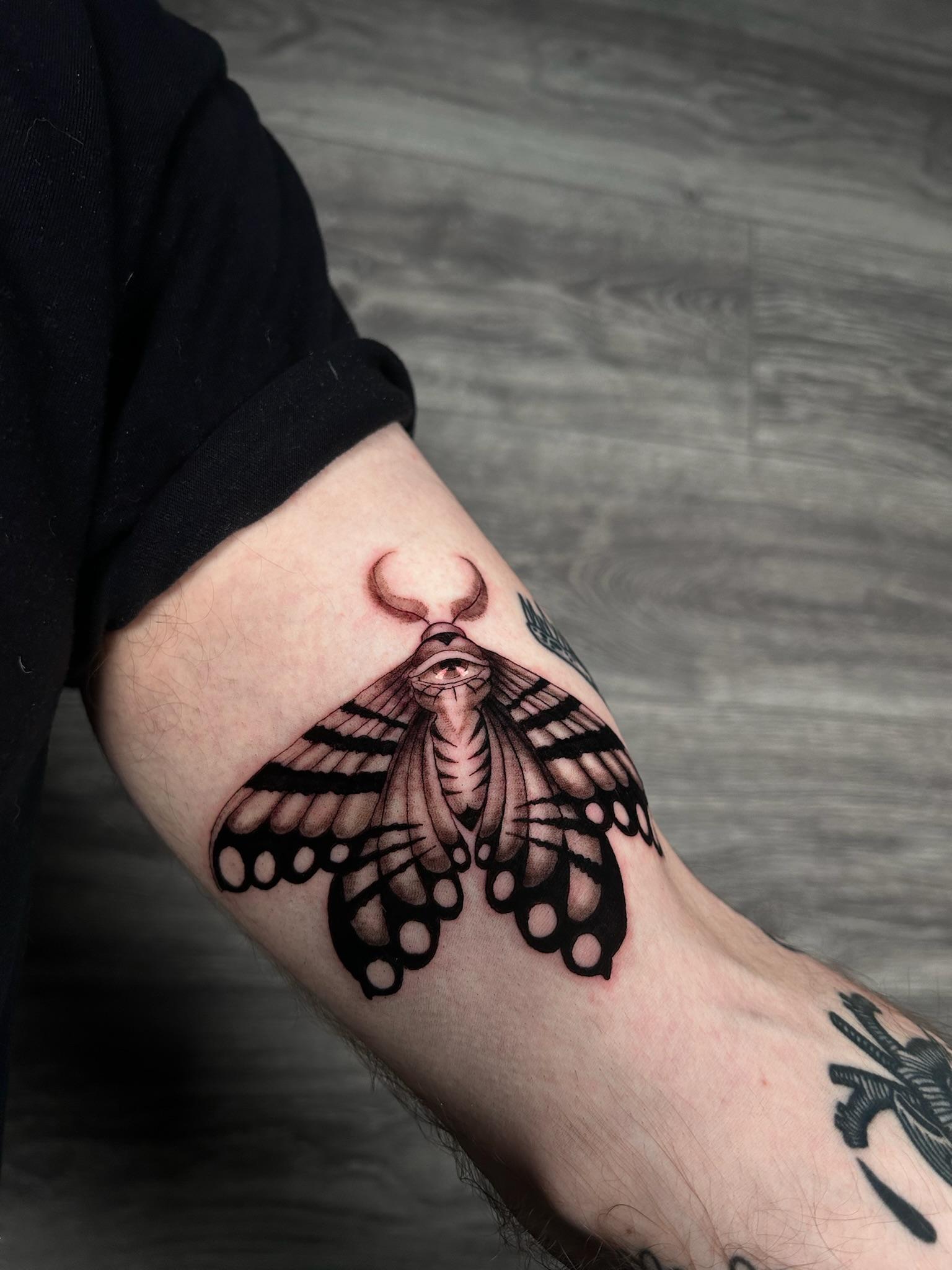 bg surrealism moth
