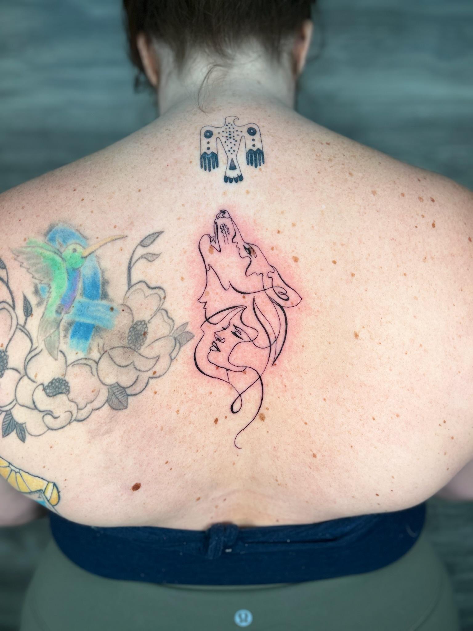 bg singleline abstract minimalist wolf woman